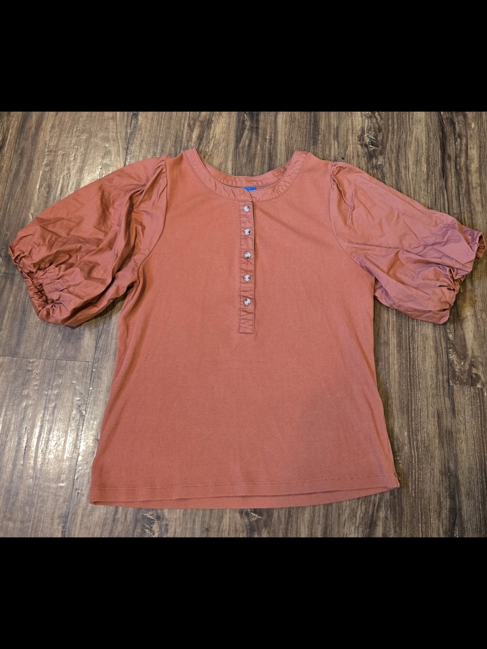 Old Navy Women's Elevated Puffed sleeved Crew 5-button Beckline Burnt Orange